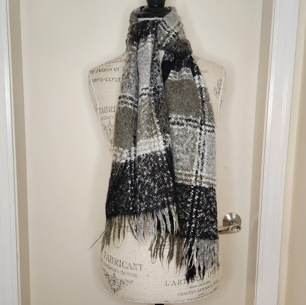 Monochrome Plaid Check Scarf